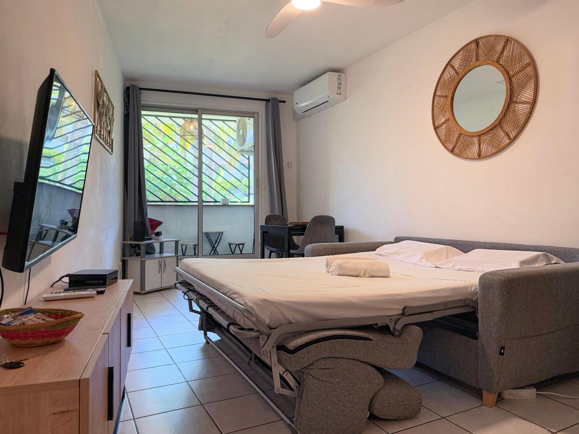 Le Ti Canbou - Studio - Pres De La Plage -By Sister Home Saint-Gilles Les Bains Exterior photo
